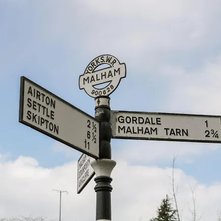 The Hayloft At Tennant Barn Дом отдыха *